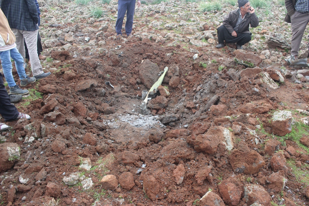 Kırıkhan'da 3 noktaya 5 roket düştü